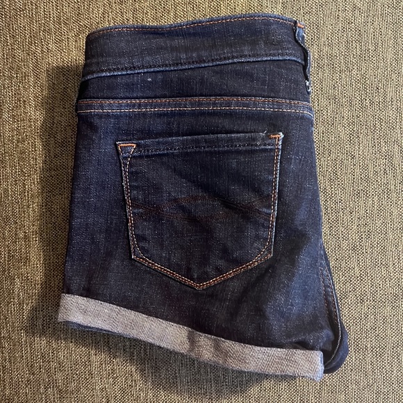 Dark wash Abercrombie short jean shorts - Picture 2 of 6
